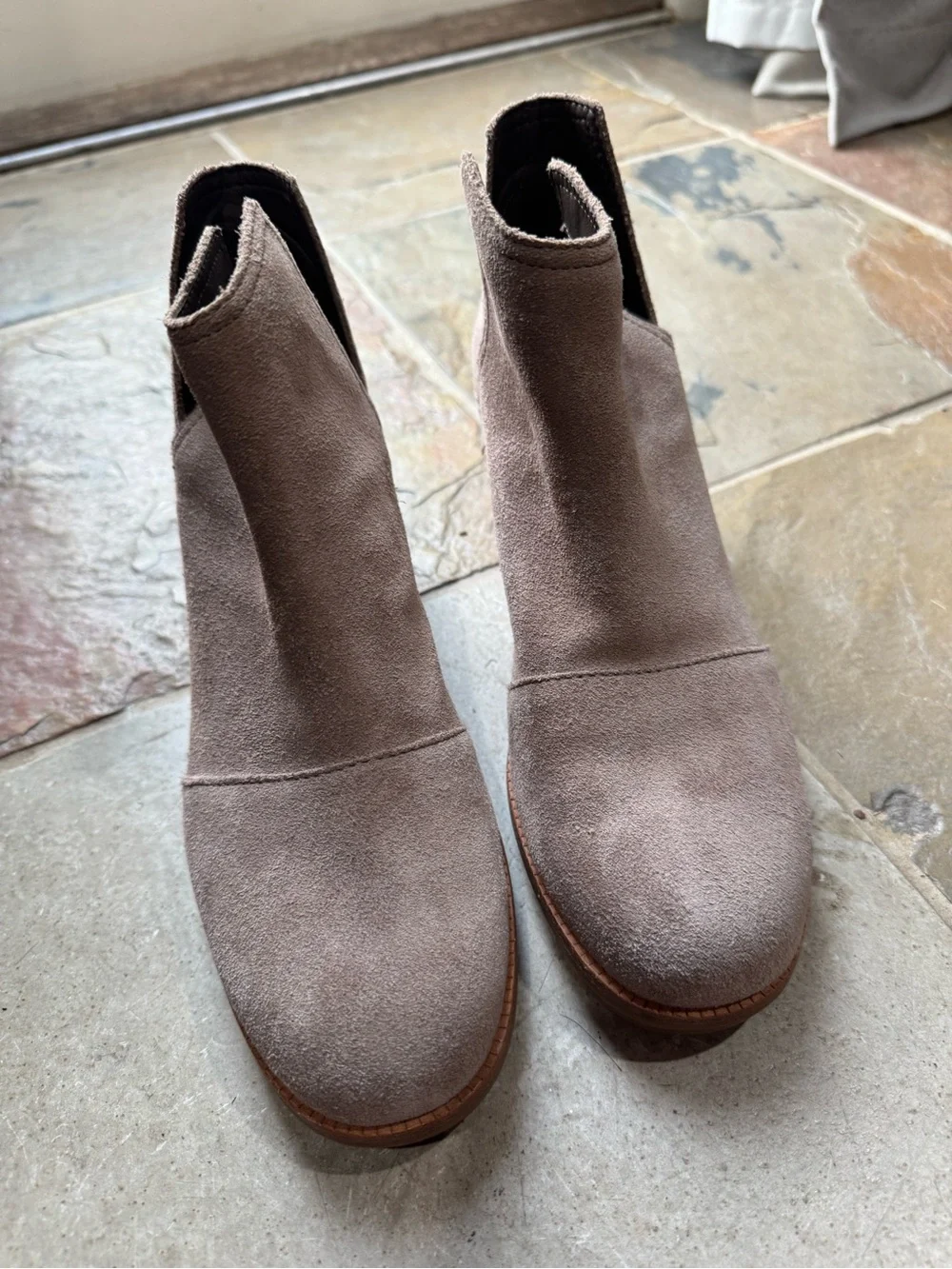 SOREL Cate Cut-Out Waterproof Suede Booties Ash Brown Size 6.5 Pristine
